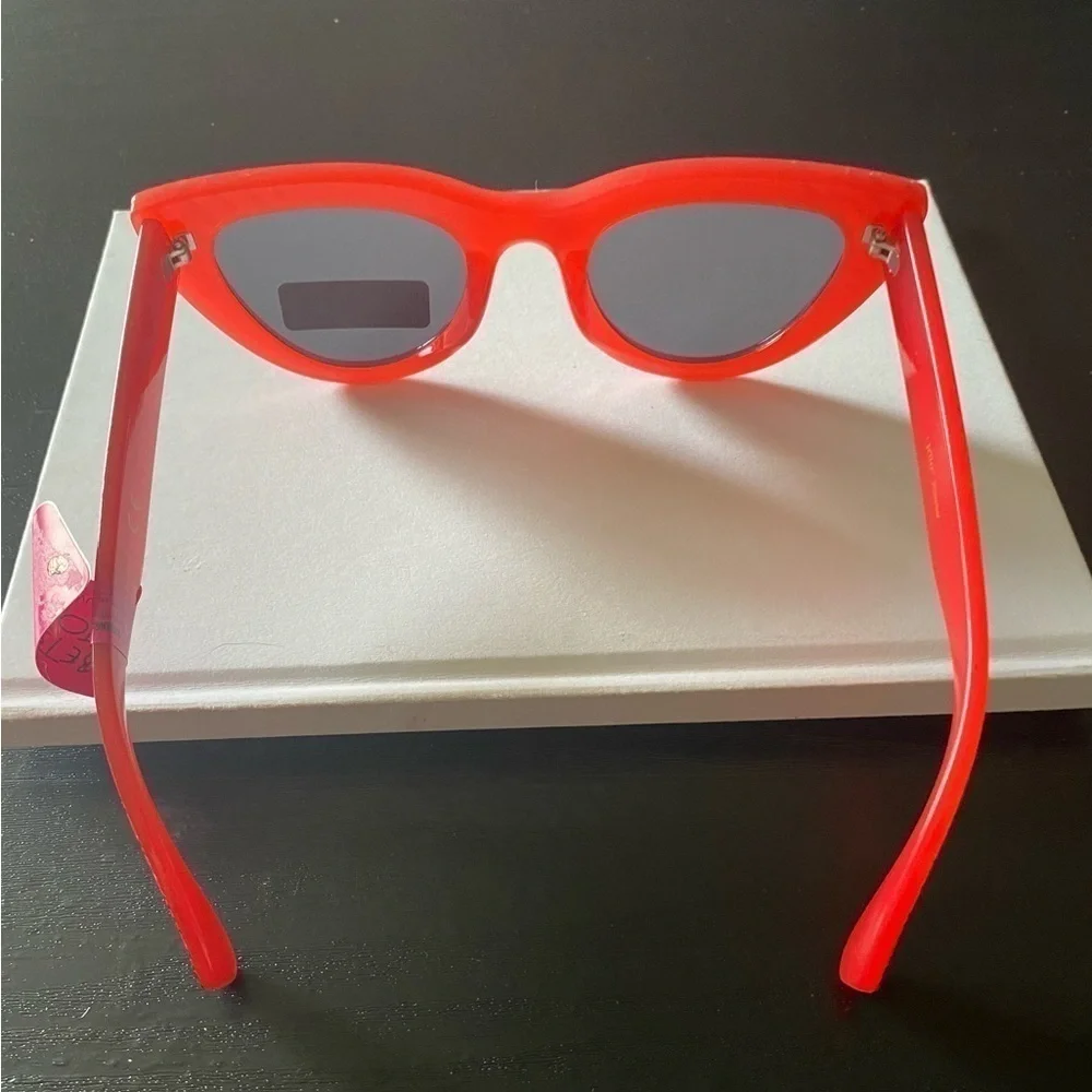 NWT-BETSEY JOHNSON-RED FRAME SUNGLASSES